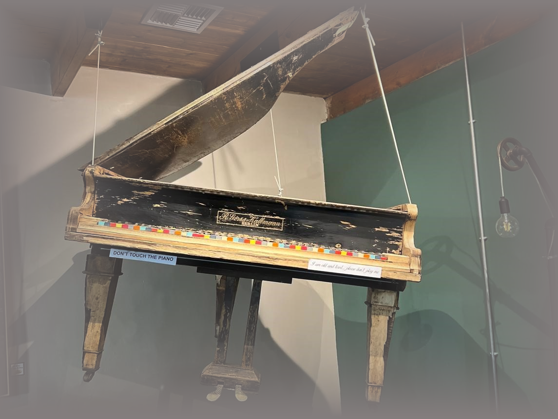HANGING_PIANO