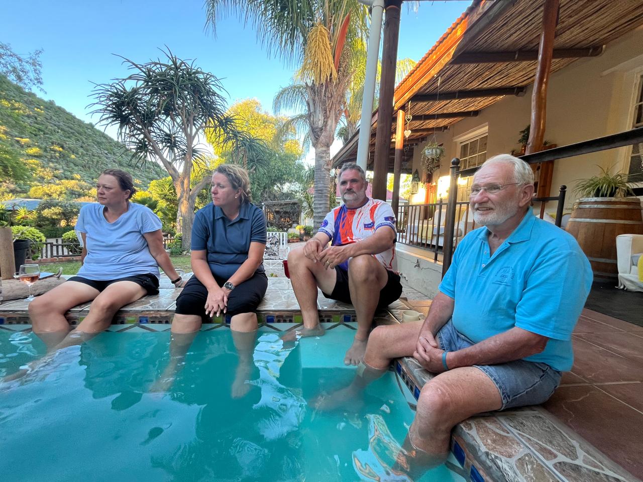 Moeë voete in die water